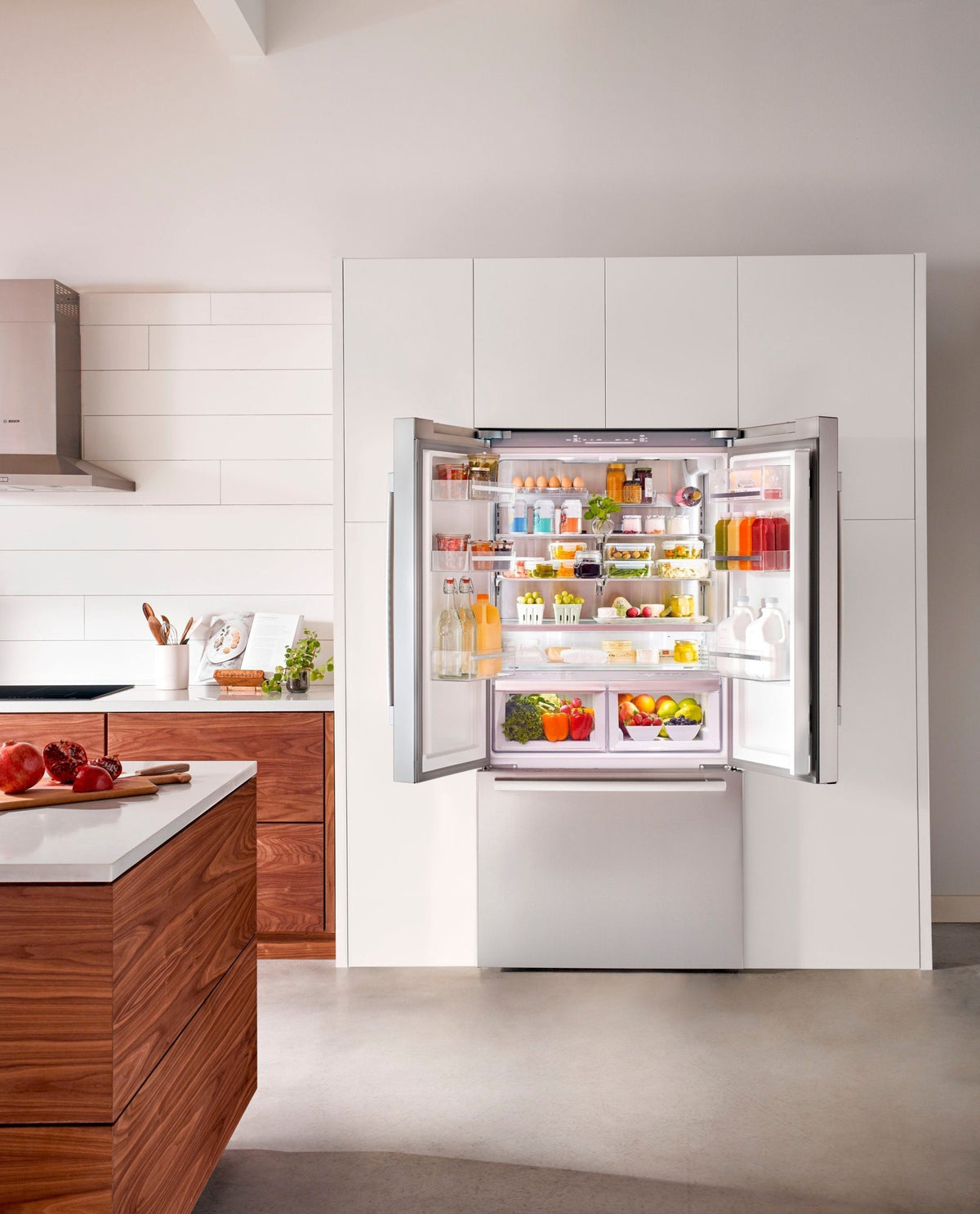 Bosch - 800 Series 21 Cu. Ft. French Door Counter-Depth Smart Refrigerator - Stainless steel