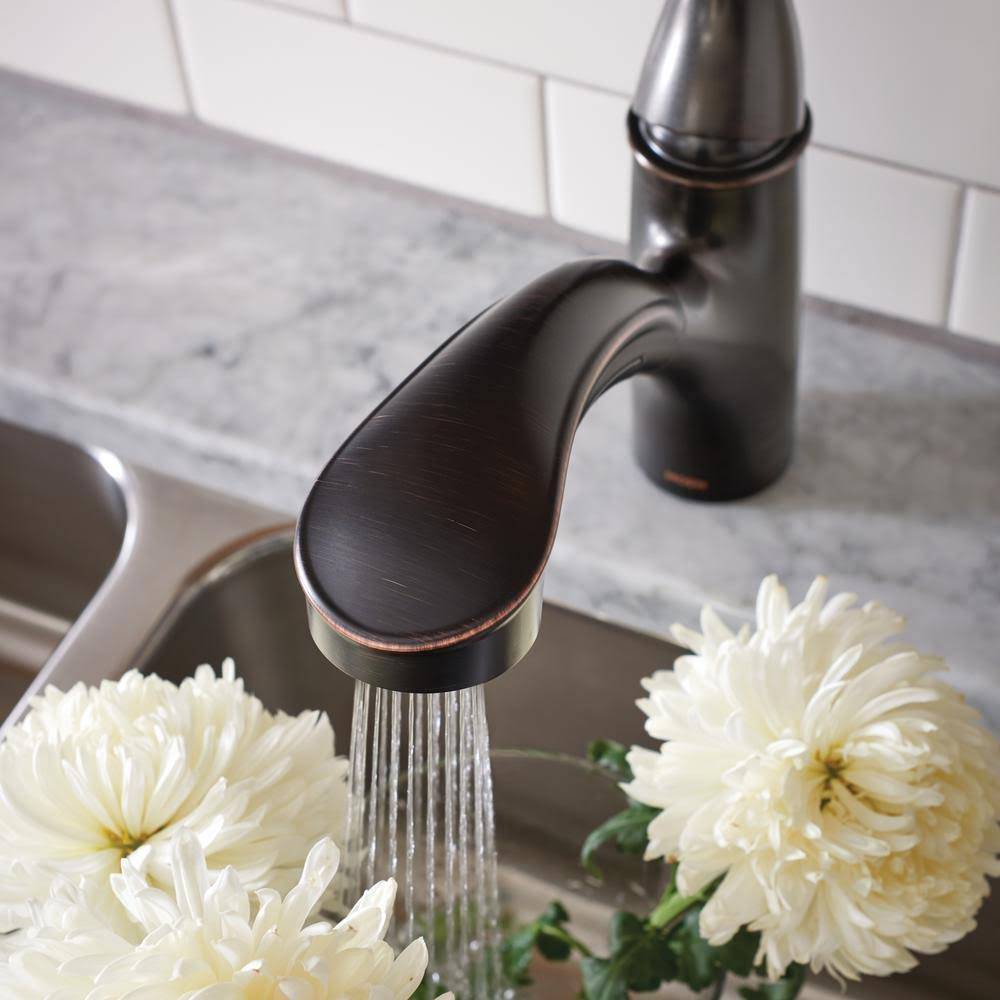 Moen Brecklyn Single-Handle Pull-Out Sprayer Kitchen Faucet Bronze