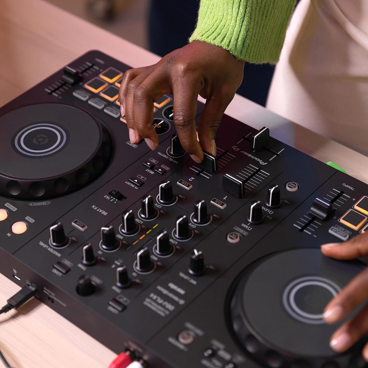 DJ DDJ-FLX4 2-Deck Controller ?C Graphite