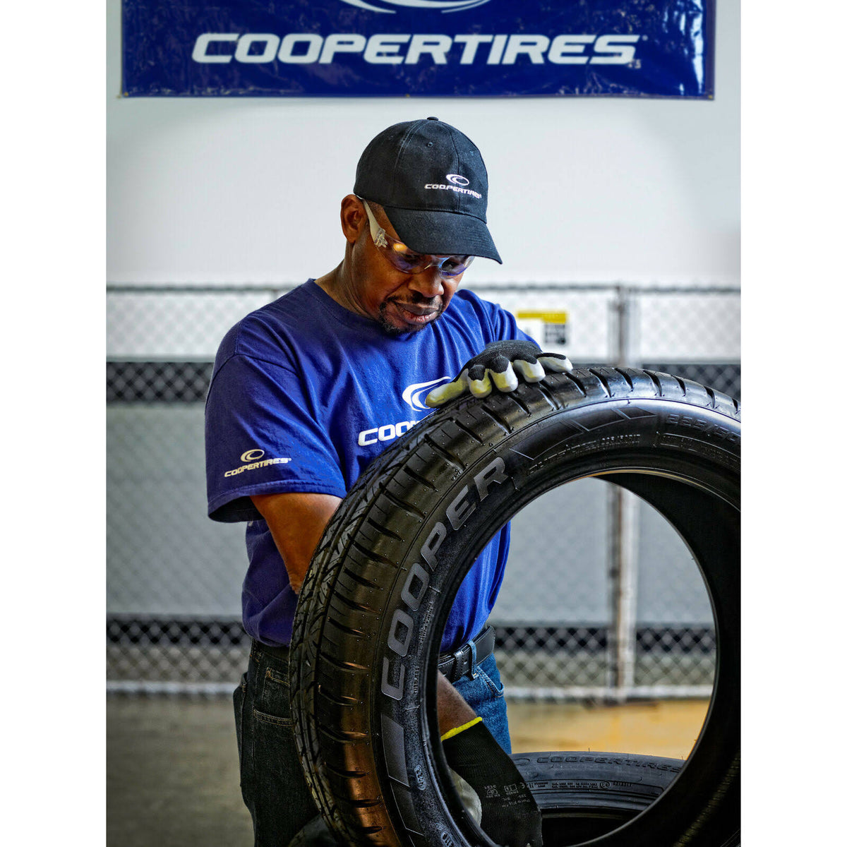 Cooper Evolution Tour All Season Tire - 225/65R16 100T