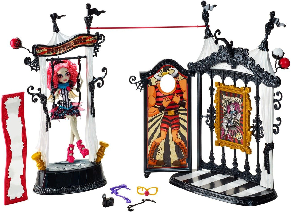 Monster High Freak du Chic Funhouse and Rochelle Goyle Doll Playset