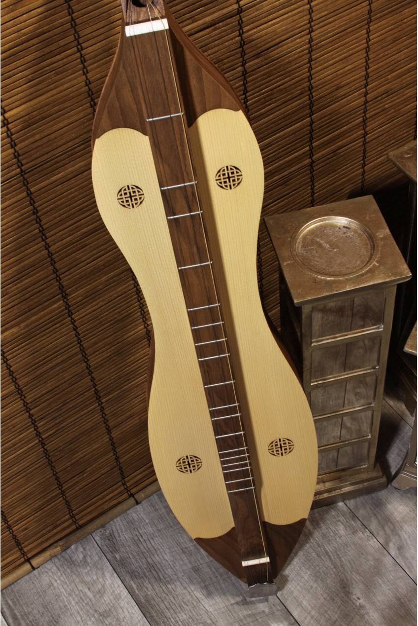 Roosebeck Grace Mountain Dulcimer 4-String Vaulted Spruce Knotwork - Walnut
