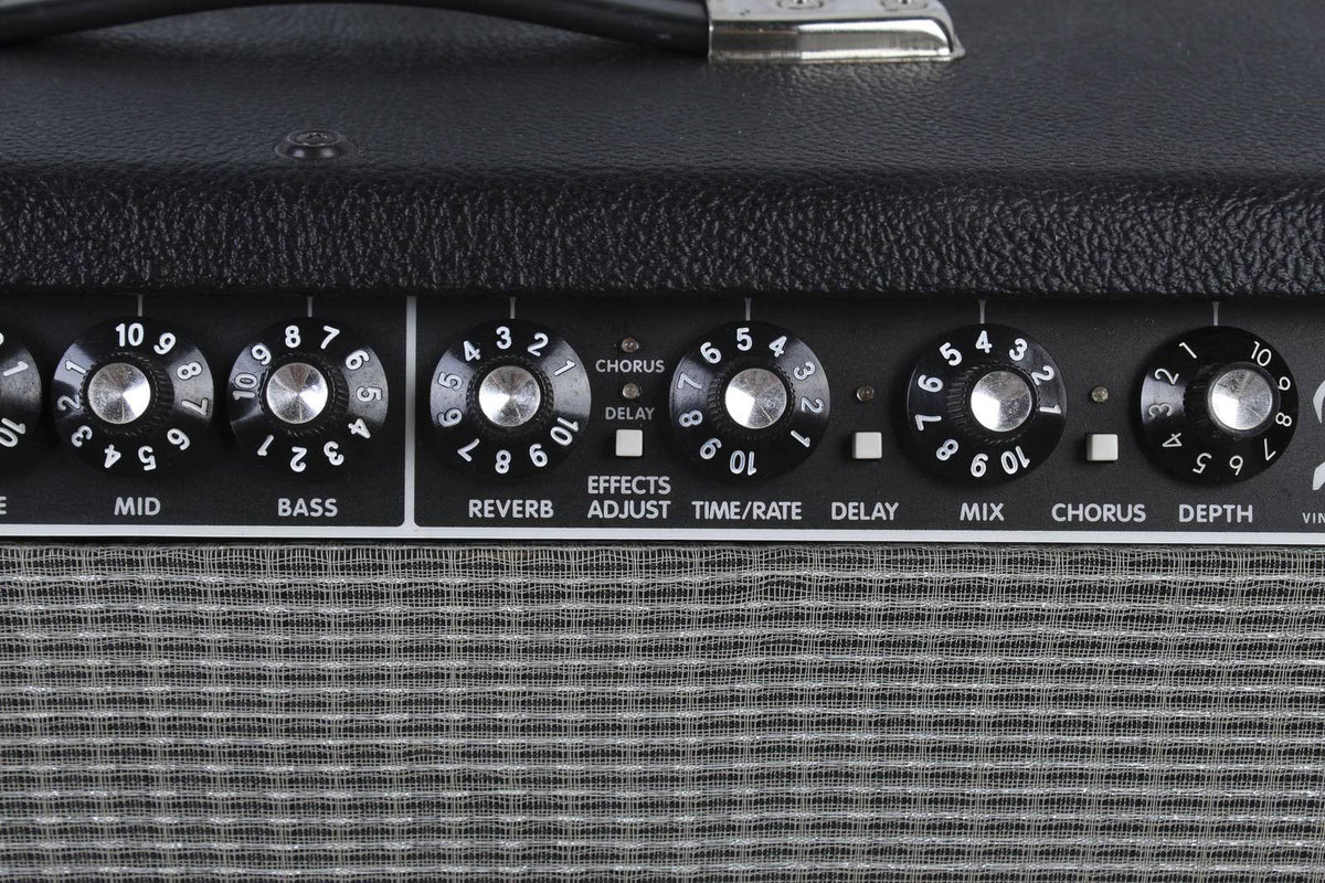 Fender Deluxe VM Vintage Modified 2-Channel 40-Watt 1x12x22 Guitar Combo